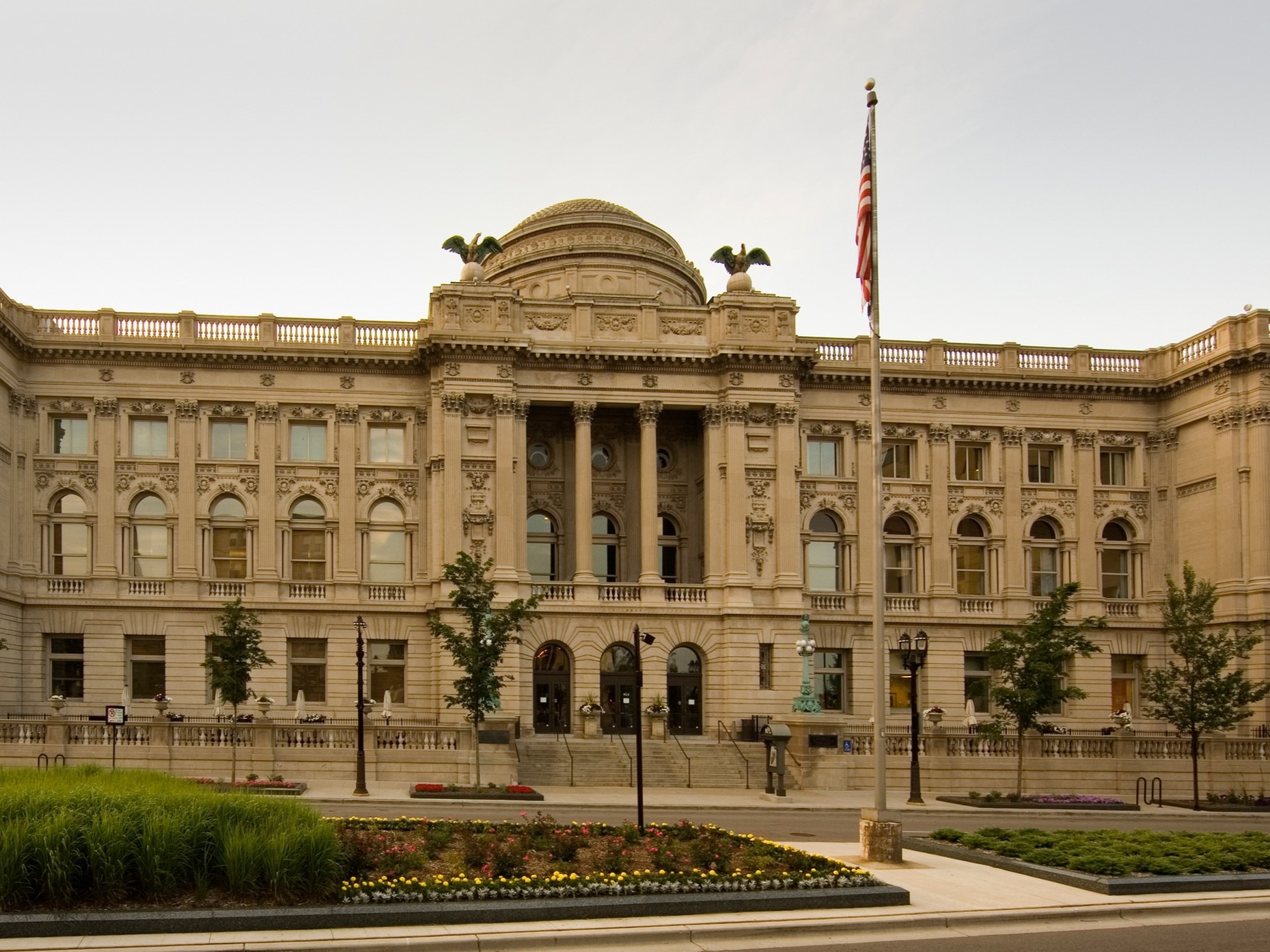 Milwaukee Public Library – Central